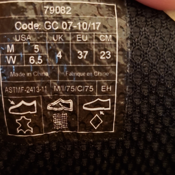 Shoes - Picture 4 of 5